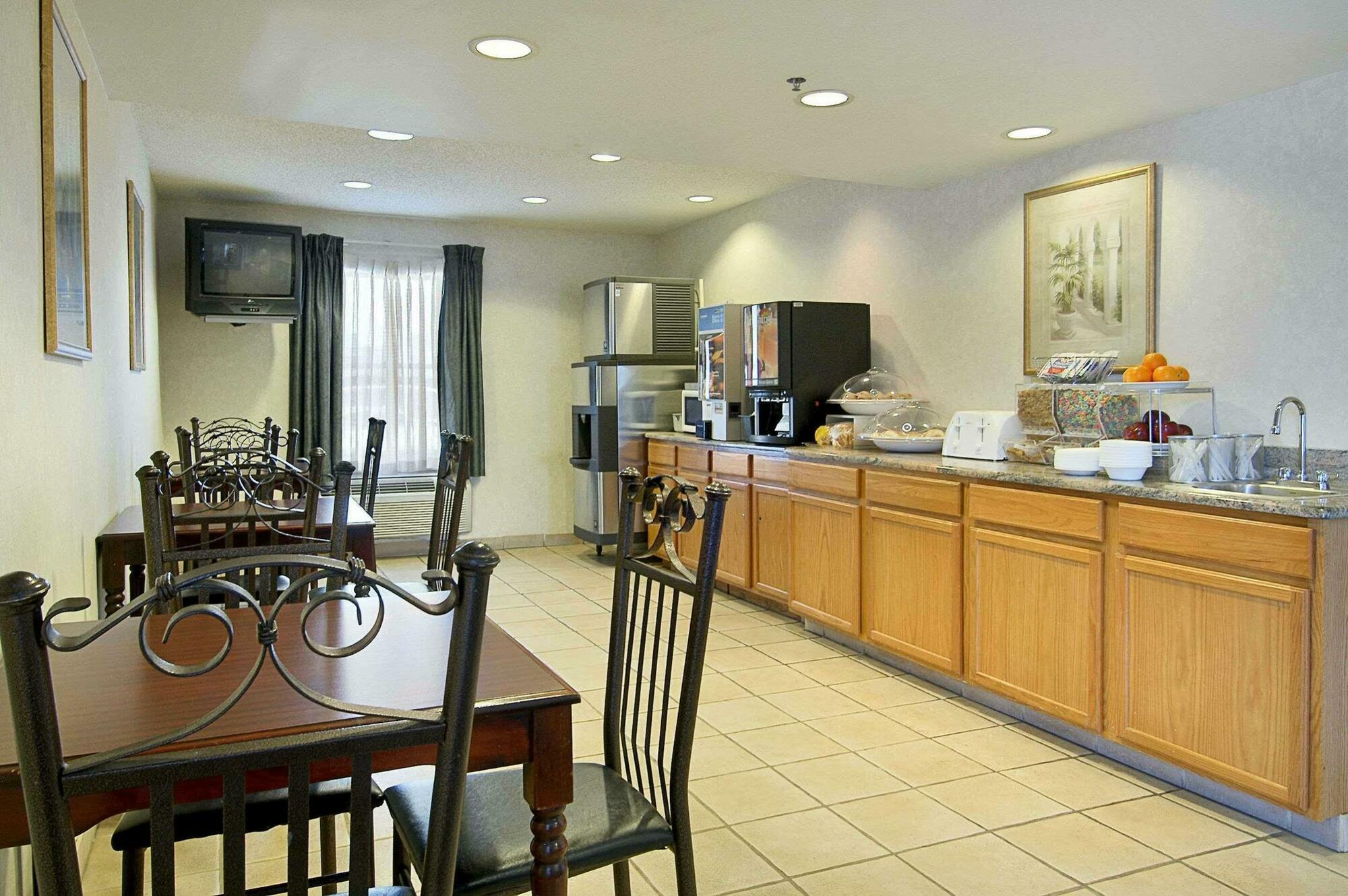 Super 8 By Wyndham Allentown Luaran gambar
